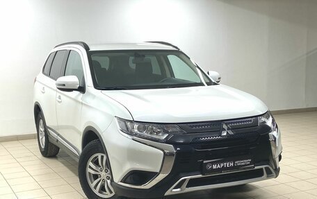 Mitsubishi Outlander III рестайлинг 3, 2022 год, 2 975 000 рублей, 3 фотография