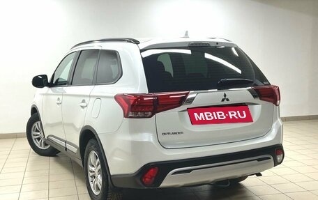 Mitsubishi Outlander III рестайлинг 3, 2022 год, 2 975 000 рублей, 6 фотография