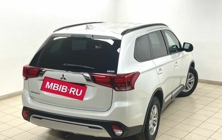 Mitsubishi Outlander III рестайлинг 3, 2022 год, 2 975 000 рублей, 9 фотография