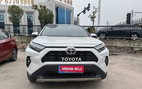 Toyota RAV4, 2021 год, 2 650 000 рублей, 2 фотография