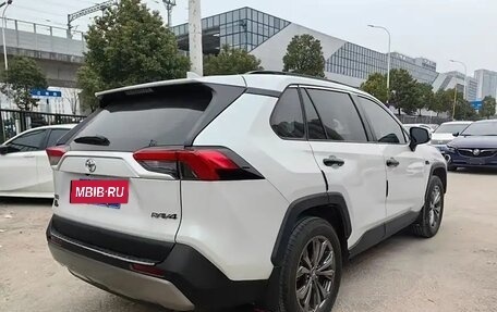 Toyota RAV4, 2021 год, 2 650 000 рублей, 4 фотография