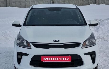 KIA Rio IV, 2018 год, 933 000 рублей, 2 фотография