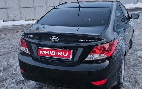 Hyundai Solaris II рестайлинг, 2011 год, 700 000 рублей, 5 фотография