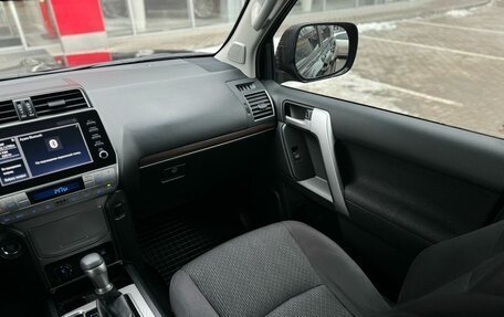 Toyota Land Cruiser Prado 150 рестайлинг 2, 2022 год, 6 750 000 рублей, 14 фотография