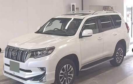 Toyota Land Cruiser Prado 150 рестайлинг 2, 2022 год, 6 990 000 рублей, 2 фотография