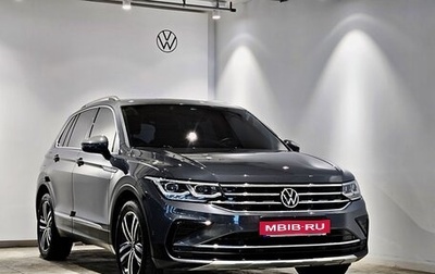 Volkswagen Tiguan II, 2021 год, 2 620 000 рублей, 1 фотография