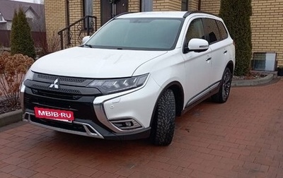 Mitsubishi Outlander III рестайлинг 3, 2022 год, 2 700 000 рублей, 1 фотография