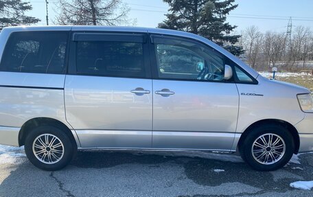 Toyota Noah III, 2003 год, 1 100 000 рублей, 3 фотография