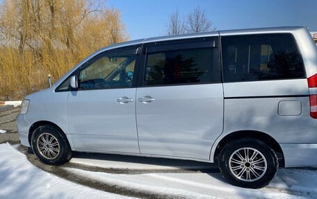 Toyota Noah III, 2003 год, 1 100 000 рублей, 7 фотография