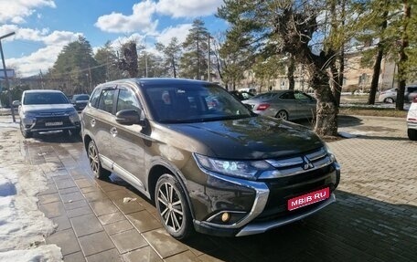 Mitsubishi Outlander III рестайлинг 3, 2017 год, 2 050 000 рублей, 1 фотография