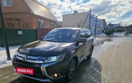 Mitsubishi Outlander III рестайлинг 3, 2017 год, 2 050 000 рублей, 6 фотография