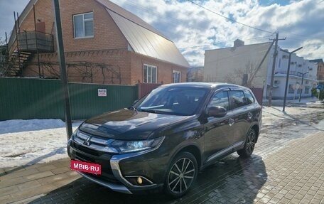 Mitsubishi Outlander III рестайлинг 3, 2017 год, 2 050 000 рублей, 2 фотография