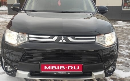 Mitsubishi Outlander III рестайлинг 3, 2014 год, 1 550 000 рублей, 1 фотография