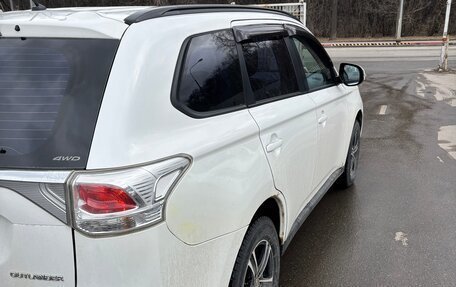 Mitsubishi Outlander III рестайлинг 3, 2012 год, 1 400 000 рублей, 7 фотография