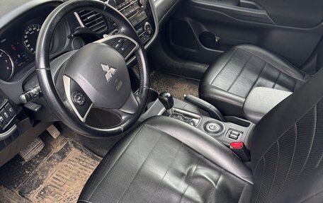 Mitsubishi Outlander III рестайлинг 3, 2012 год, 1 400 000 рублей, 11 фотография