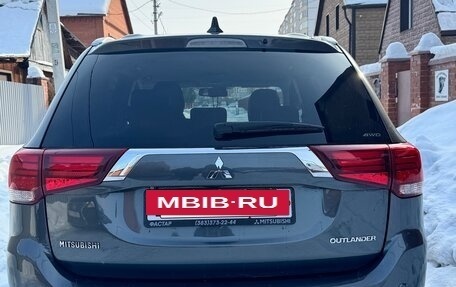 Mitsubishi Outlander III рестайлинг 3, 2018 год, 2 860 000 рублей, 6 фотография