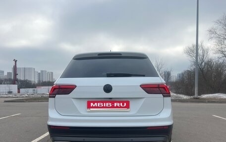 Volkswagen Tiguan II, 2018 год, 3 200 000 рублей, 4 фотография