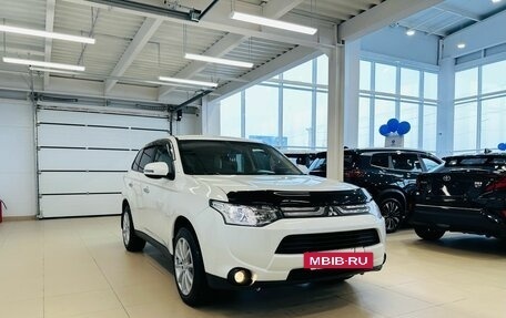 Mitsubishi Outlander III рестайлинг 3, 2013 год, 1 799 900 рублей, 8 фотография