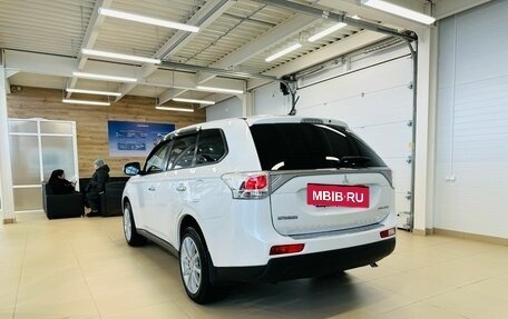 Mitsubishi Outlander III рестайлинг 3, 2013 год, 1 799 900 рублей, 4 фотография