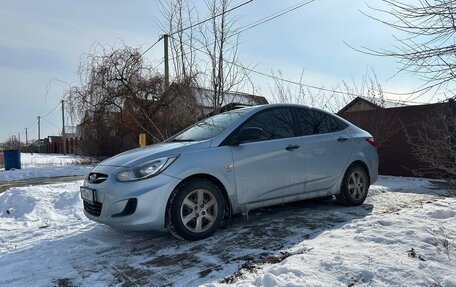 Hyundai Solaris II рестайлинг, 2012 год, 900 000 рублей, 3 фотография