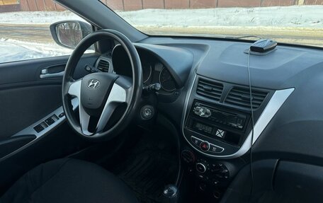 Hyundai Solaris II рестайлинг, 2012 год, 900 000 рублей, 9 фотография