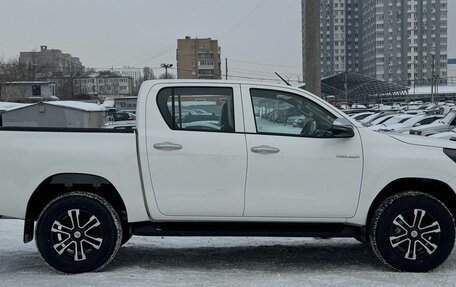 Toyota Hilux VIII, 2023 год, 5 290 000 рублей, 6 фотография