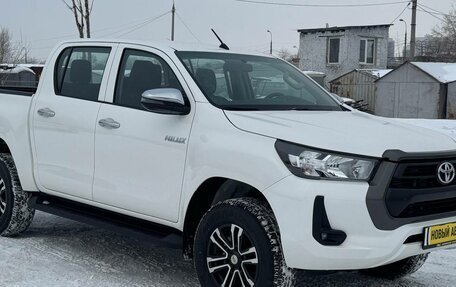 Toyota Hilux VIII, 2023 год, 5 290 000 рублей, 7 фотография