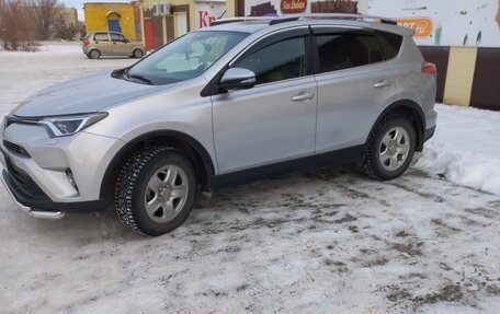 Toyota RAV4, 2017 год, 2 660 000 рублей, 2 фотография