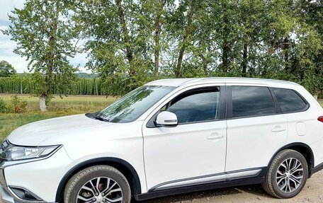 Mitsubishi Outlander III рестайлинг 3, 2016 год, 1 600 000 рублей, 3 фотография