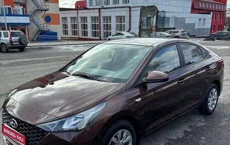 Hyundai Solaris II рестайлинг, 2021 год, 1 800 000 рублей, 1 фотография