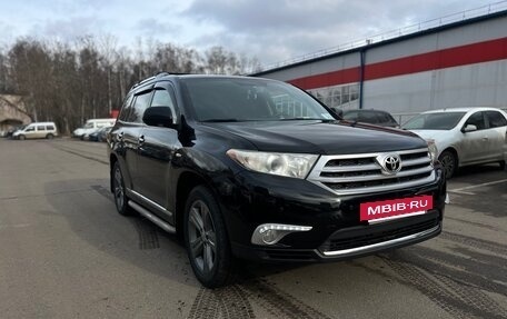 Toyota Highlander III, 2013 год, 2 200 000 рублей, 2 фотография