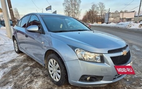 Chevrolet Cruze II, 2009 год, 635 000 рублей, 3 фотография