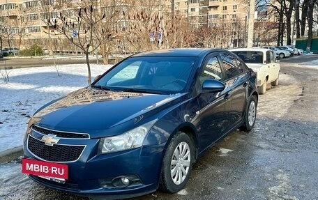 Chevrolet Cruze II, 2010 год, 610 000 рублей, 4 фотография