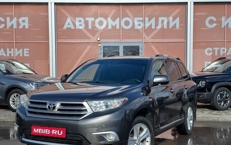 Toyota Highlander III, 2012 год, 1 899 000 рублей, 1 фотография