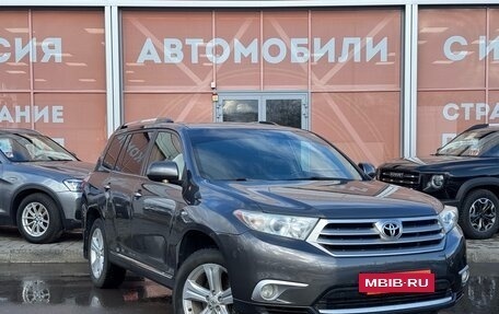 Toyota Highlander III, 2012 год, 1 899 000 рублей, 3 фотография