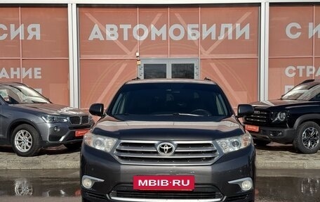 Toyota Highlander III, 2012 год, 1 899 000 рублей, 2 фотография