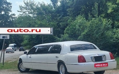 Lincoln Town Car III рестайлинг, 1999 год, 650 000 рублей, 2 фотография