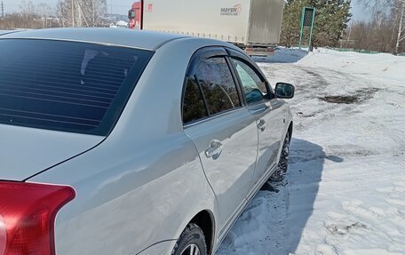 Toyota Avensis III рестайлинг, 2003 год, 690 000 рублей, 5 фотография