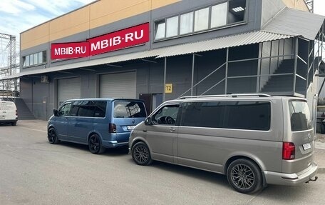 Volkswagen Caravelle T6 рестайлинг, 2015 год, 3 500 000 рублей, 8 фотография