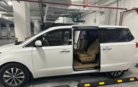 KIA Carnival III, 2017 год, 2 700 000 рублей, 7 фотография