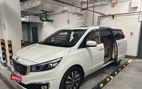 KIA Carnival III, 2017 год, 2 700 000 рублей, 5 фотография