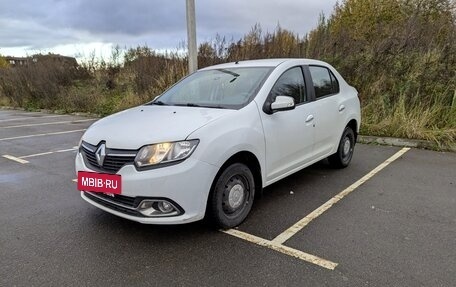 Renault Logan II, 2017 год, 820 000 рублей, 2 фотография