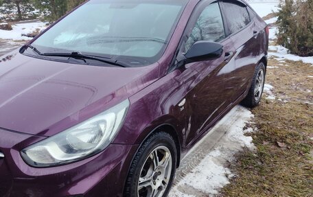 Hyundai Solaris II рестайлинг, 2011 год, 740 000 рублей, 4 фотография