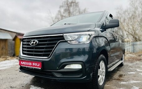 Hyundai Grand Starex Grand Starex I рестайлинг 2, 2018 год, 3 800 000 рублей, 4 фотография