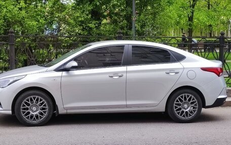 Hyundai Solaris II рестайлинг, 2021 год, 1 960 000 рублей, 2 фотография