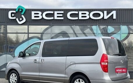 Hyundai H-1 II рестайлинг, 2013 год, 2 200 000 рублей, 3 фотография