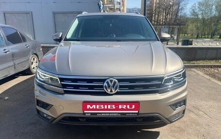 Volkswagen Tiguan II, 2018 год, 3 000 000 рублей, 2 фотография