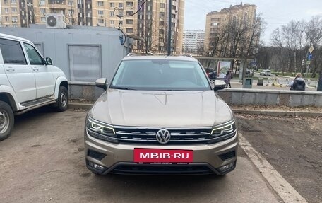 Volkswagen Tiguan II, 2018 год, 3 000 000 рублей, 13 фотография