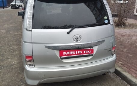 Toyota ISis I, 2011 год, 1 690 000 рублей, 2 фотография