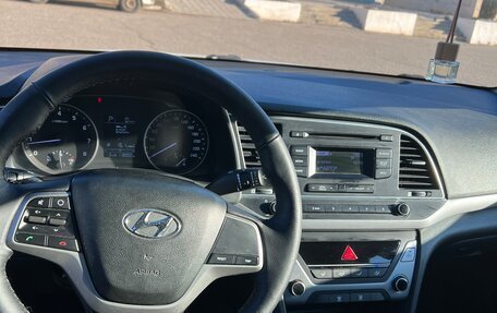 Hyundai Elantra VI рестайлинг, 2018 год, 1 350 000 рублей, 9 фотография